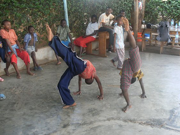 Keo Zee Leps jump rope in Africa Tanzania Moshi Tuna Haki Amani Mike Fry Michael Fry One World One Rope
