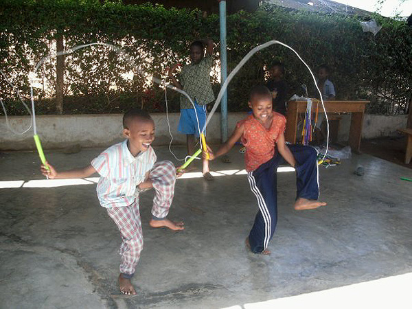 Keo Zee Leps jump rope in Africa Tanzania Moshi Tuna Haki Amani Mike Fry Michael Fry One World One Rope